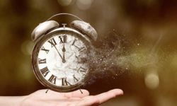 لماذا تمر السنوات أسرع كلما تقدمنا في العمر؟ علماء يفسرون